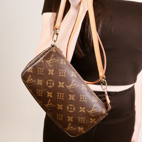 Louis Vuitton Monogram Pochette - Picture 8 of 8
